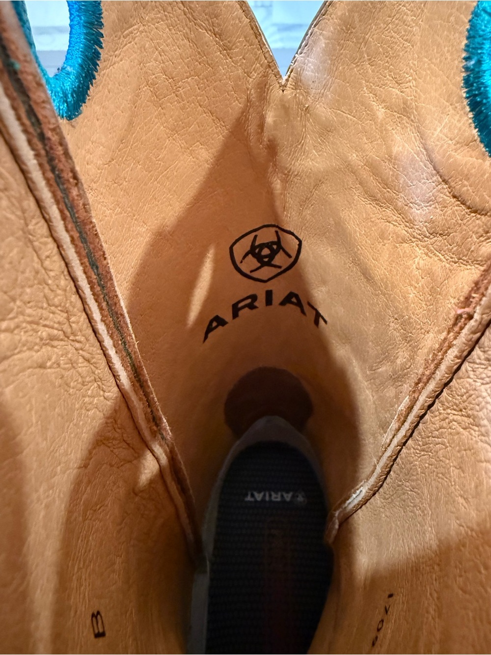 Practically New Ariat Leather Crocodile embossed Cowboy Boots Teal.Teal Size 10. - Picture 4 of 9
